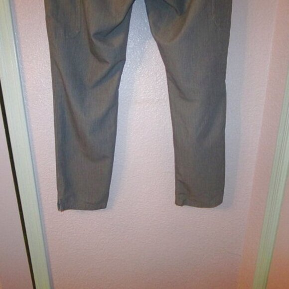 Figs YOLA Skinny STRETCH Scrub Size L PANTS Technical Collection 10 POCKETS Gray - Picture 10 of 12